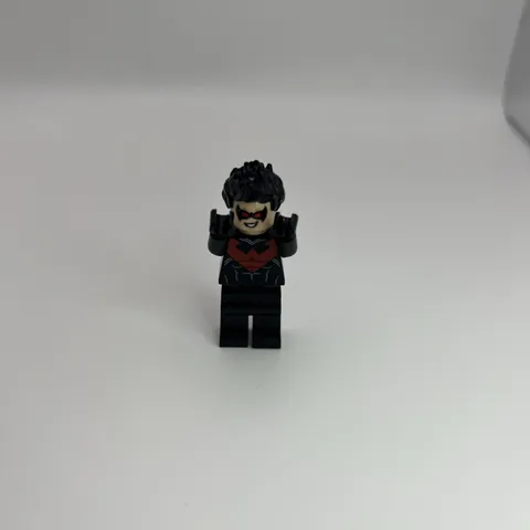 LEGO Nightwing Minifig DC Super Heroes sh085 76011 Set Exclusive 2014 Retired