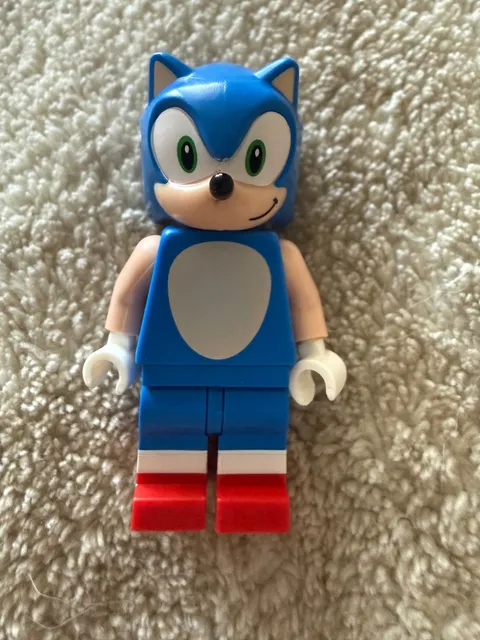 lego sonic the hedgehog minifigure with smile on left side