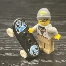 2011 Retired Lego Series 4 Collectible Minifigure COL057 Street Skater