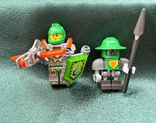 LEGO Minifigures Aaron Fox Nexo Knights w/ Squire Bot w/Armor and Weapons nex068