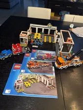 LEGO CITY: Garage (7642) Preowned 100% complete With All manuals And Minifigs