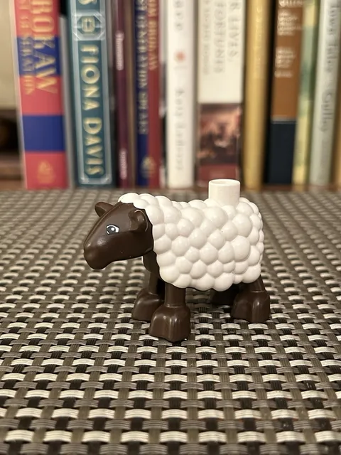 Lego Duplo White Sheep Lamb Figure Dark Brown Farm Animal Minifigure Miniature