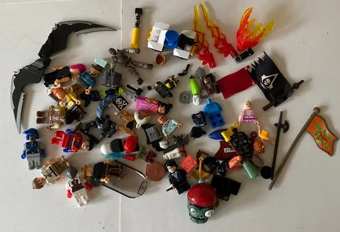 Random Mixed Lot Of 19 Lego Minifigs & Accessories w/  1 Batman &1 Harry Potter