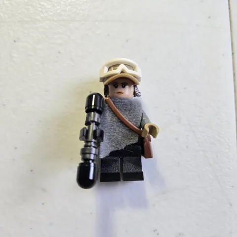 Lego Star Wars Jyn Erso Mini Figure W/Blaster Tunic & Pouch