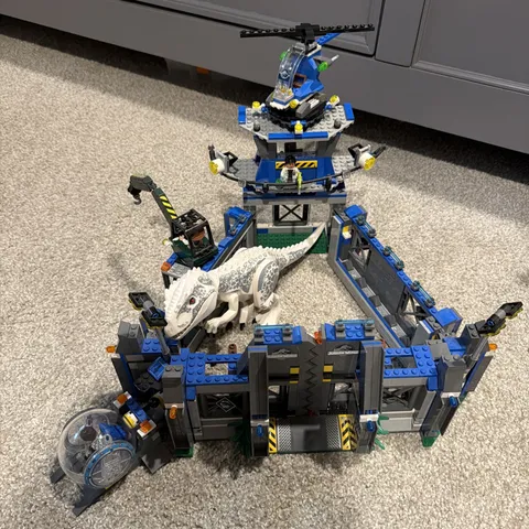 LEGO Jurassic World: Indominus Rex Breakout (75919)