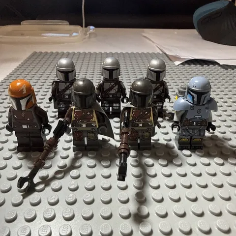 LEGO Star Wars Mandalorian Minifigures Lot of 7 w/ Helmets & Capes