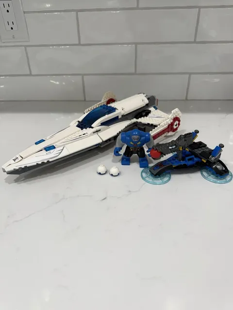 LEGO DC Comics Super Heroes: Darkseid Invasion 76028 With Darkseid Figure