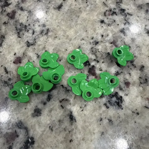 Lego 10 New Green Plant Plates Round 1 x 1 Stud w/ 3 Leaves Parts 32607