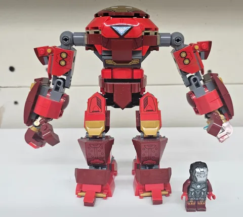 LEGO Marvel Hulkbuster Mech Set 76104 + Bonus War Machine Minifigure