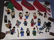 Vintage Lego Castle,pirates ad moreMinifigures & Parts Lot
