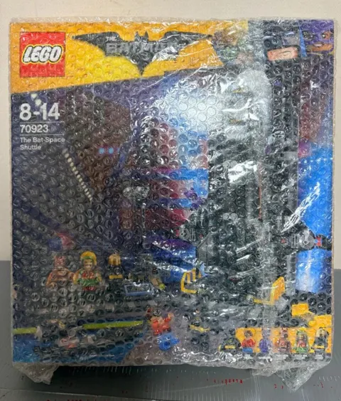 LEGO The Batman Movie 70923 The Bat-Space Shuttle 6 Minifigs 643pcs NEW MISB