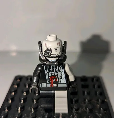 LEGO Minifig sw0180 - Darth Vader (Battle Damaged)