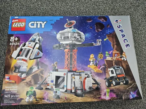 New LEGO CITY Space Base & Rocket Launchpad 60434 Spaceship Crane Aliens Robot