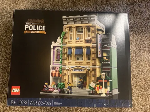 LEGO Icons Modular Buildings Police Station 10278 2923 pcs 18+ Brick Sep