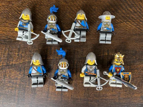 Lego Castle Minifigures Lot Of 8x Lion Knights Good Condition Rare