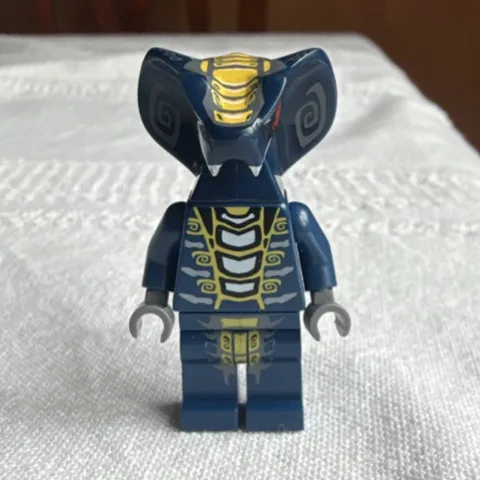 LEGO   Ninjago Rise of the Snakes Slithraa Minifigure