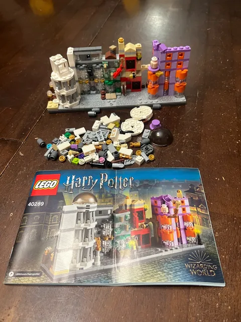 Lego Harry Potter Set 40289 Diagon Alley Incomplete w/ Manual Retired Set