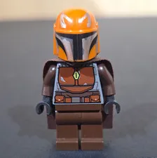 LEGO sw1079 Mandalorian Tribe Warrior Male Minifigure w/ Orange Helmet & Cape
