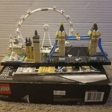 LEGO ARCHITECTURE London 21034 Skyline Series - Missing 4 Pieces