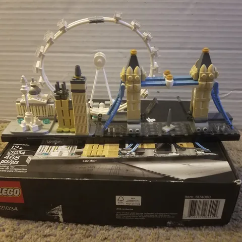 LEGO ARCHITECTURE London 21034 Skyline Series - Missing 4 Pieces