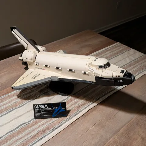 LEGO Icons 10283 NASA Space Shuttle Discovery