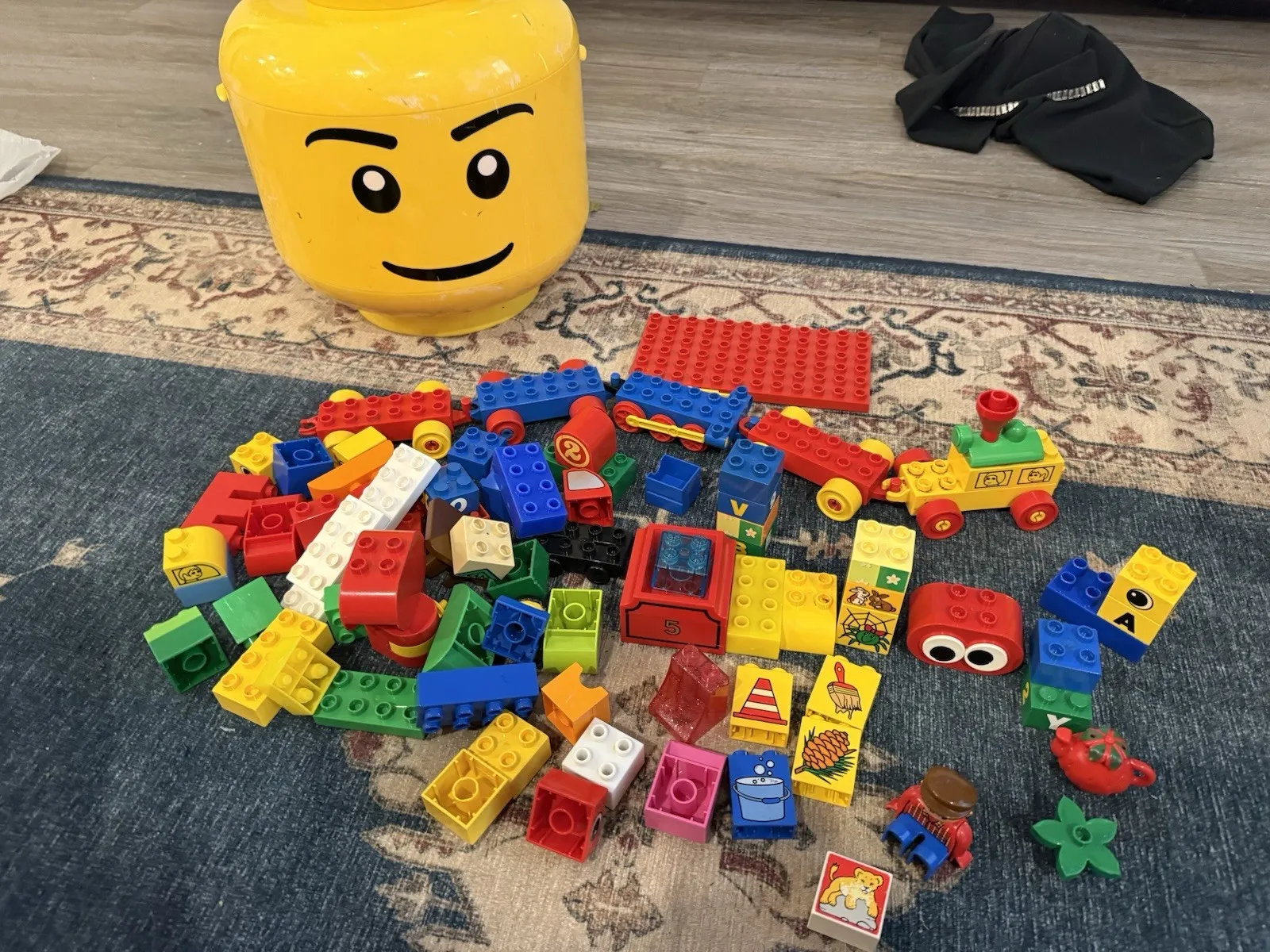 Big Yellow Face LEGO Head 2010 Storage/sorting Trays With Rare Legos Duplos