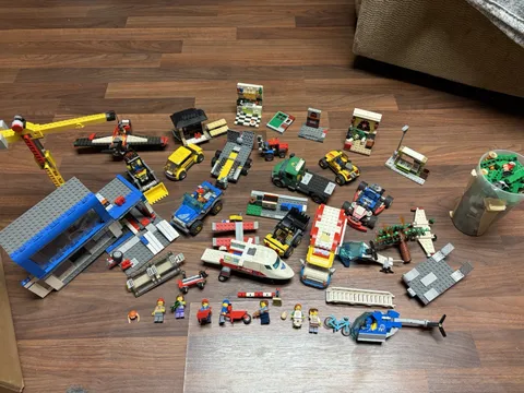 MASSIVE Lego Lot 7+ MINIFIGURES, VEHICLES, ACCESORIES (sold AS-IS)