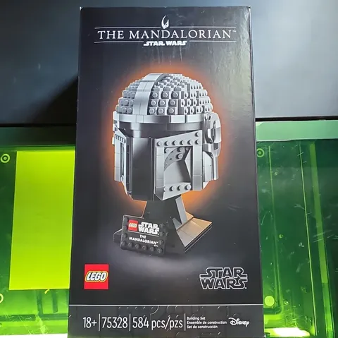LEGO Star Wars The Mandalorian Helmet 75328 584pcs 18+ Display Stand