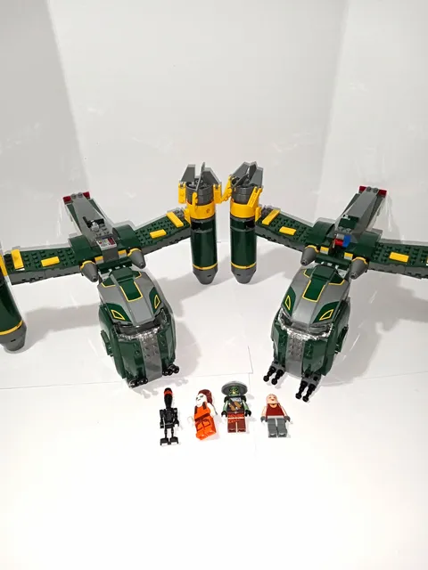 LEGO Star Wars Clone Wars: Bounty Hunter Assault Gunship 7930 + Extra Ship READ!