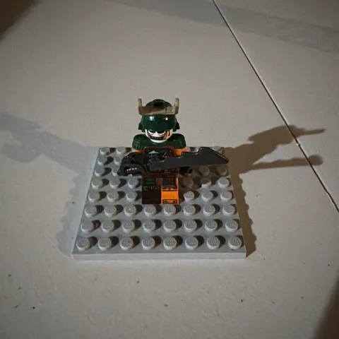 LEGO Doubloon with Epaulettes Minifigure Ninjago Skybound Raid Zeppelin (70603)