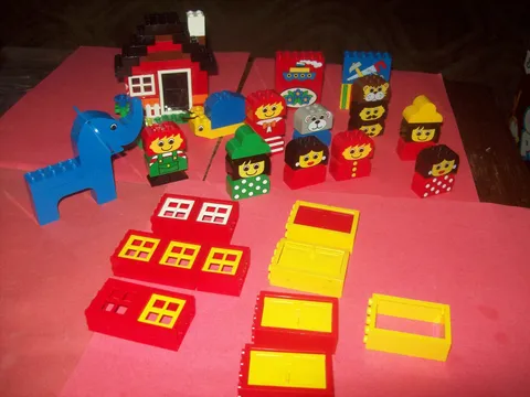 LEGO GOOD LOT CREATOR HOUSE, WINDOWS,DOORS-  FIGURES -ANIMALS PATTERN & MORE