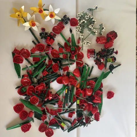 LEGO Botanical Flowers Mixed Lot Roses Daffodils Stems Leaves Parts Large Set
