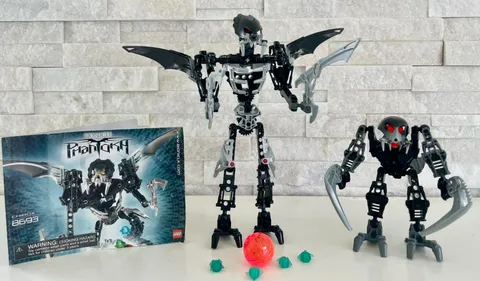 Bionicle Phantoka:  8693 / 8949  with 1 Manual. Complete .