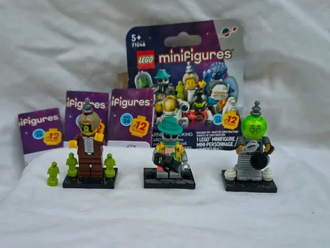 LEGO Minifigures Series 26 Space 71046 Lot of 3 Minifigures w/ Stands