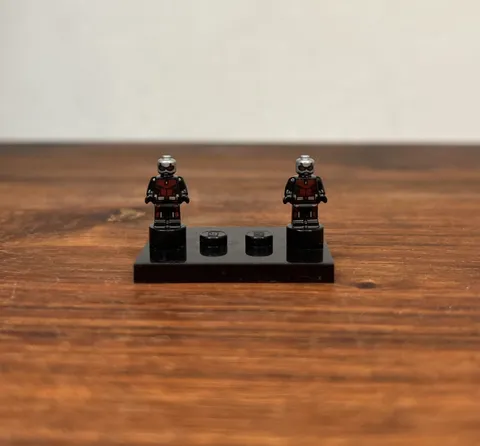 Lego Marvel Minifigure Microfigures Ant-Man Scott Lang Statuette 76051 Set of 2