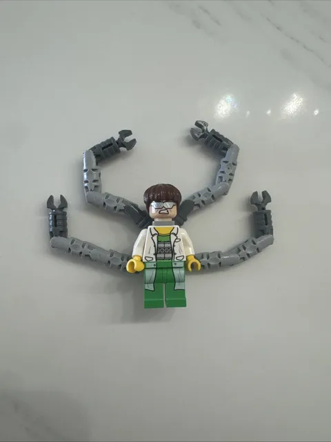 LEGO Dr. Octopus Otto Octavius Doc Ock Minifigure White Coat Super Heroes 76015