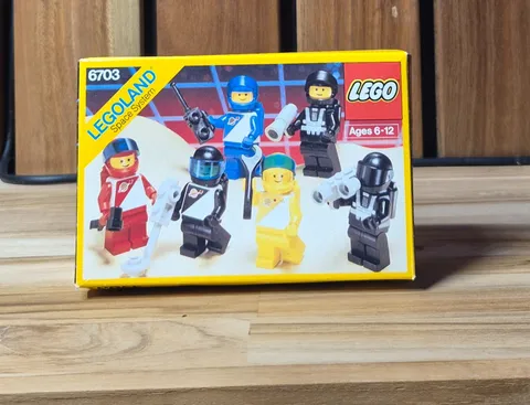LEGO Space Minifigures Set (6703)  100% COMPLETE / CLASSIC / RETIRED