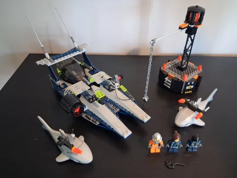 LEGO Agents 8633: Mission 4: Speedboat Rescue