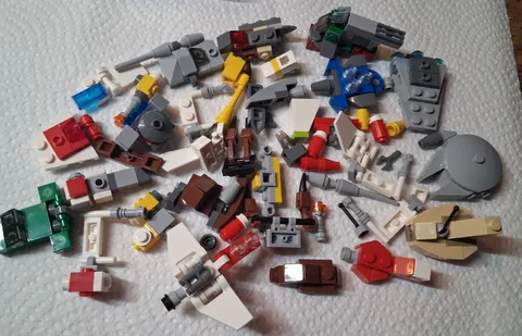 A Lego Assorted Star Wars Micro Builds Incomplete Falcon Slave 1 Republic