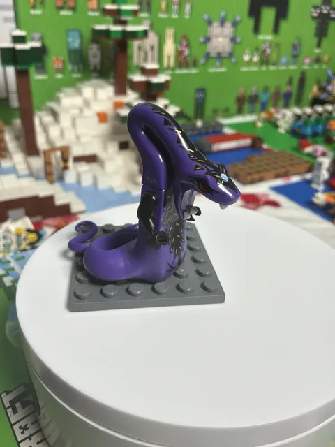 LEGO NINJAGO Pythor Chumsworth - Purple with Black