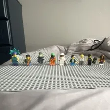 LEGO Minifigures Minifigure Lot Assorted Characters w/ Accessories