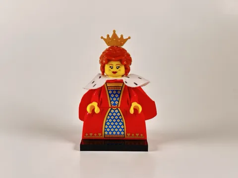 LEGO CMF Series 15 Queen col243 Retired Minifigure