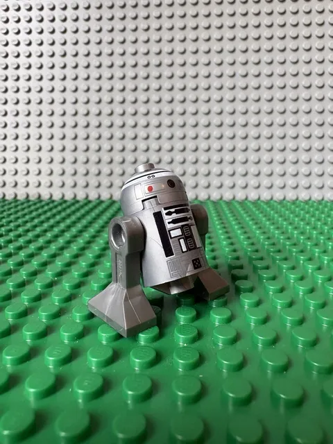LEGO Star Wars Silver R2-D2 Astromech Droid