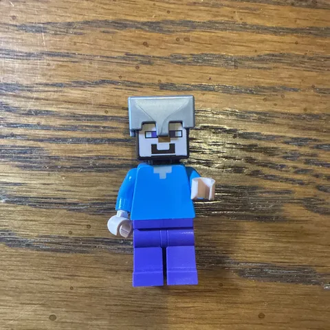 LEGO Minecraft Minifigure Steve - Gray Helmet (Genuine)