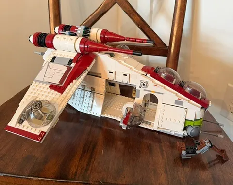 Star wars Lego republic gunship 1,175 pieces.(no box)set number 75021