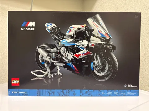 LEGO TECHNIC: BMW M 1000 RR (42130)