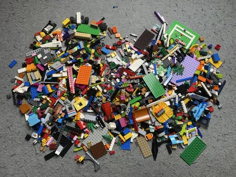 LEGO Bulk Lot 31 lbs Mixed Bricks Plates Wheels Parts Pieces Multicolor