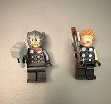LEGO Marvel Thor Minifigures Lot of 2 w/ Helmets & Hammers Plastic