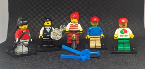 LEGO Vintage Minifigures and Accessories Lot