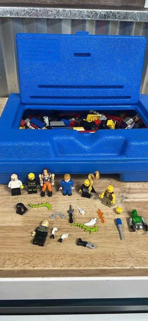 1984 LEGO Storage Blue Carrying Case w/ Random Assortment of Lego's 2.5 pounds